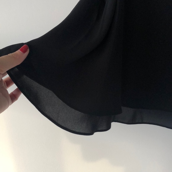 Lulu’s Black Sleeveless Basic Crop Top - Picture 4 of 4